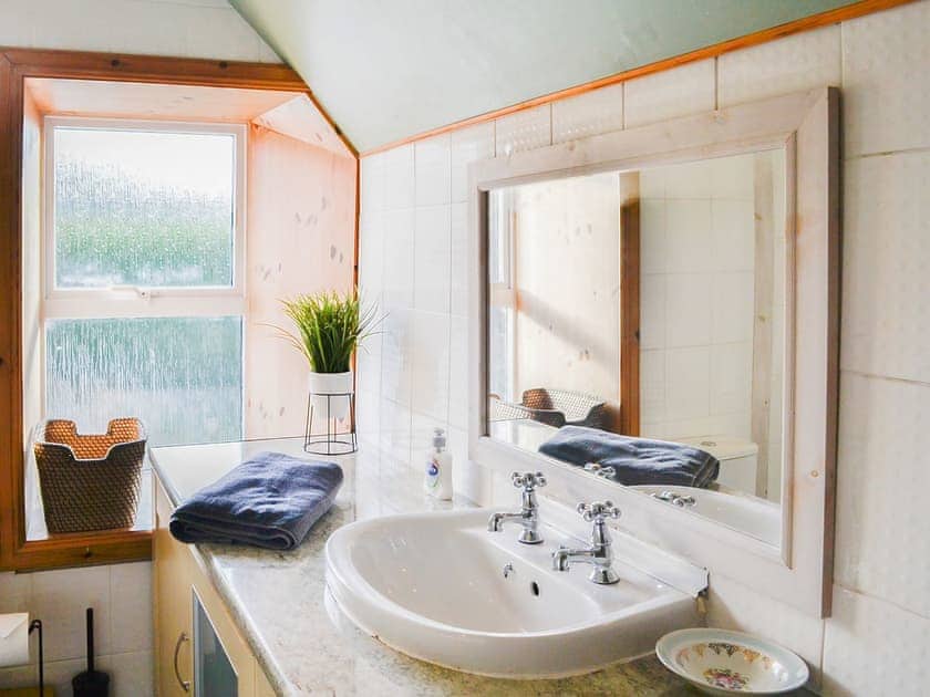 Bathroom | East Lewiston, Drumnadrochit, near Inverness