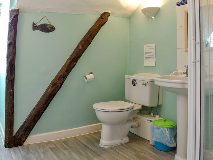 Bathroom | Old Town Cottage, Sidmouth