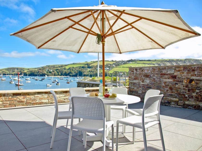 Sitting-out-area | Island Quay 9, Salcombe