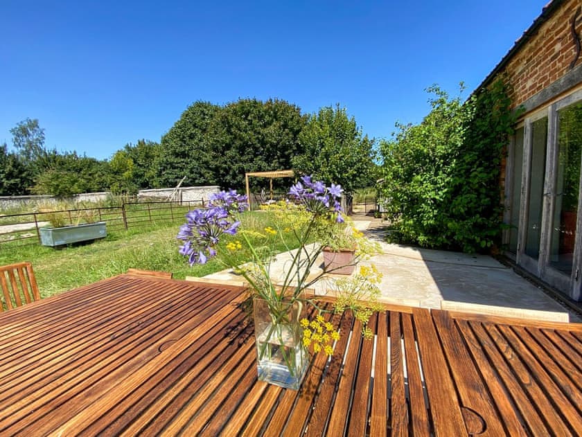 Sitting-out-area | The Granary, Oxborough