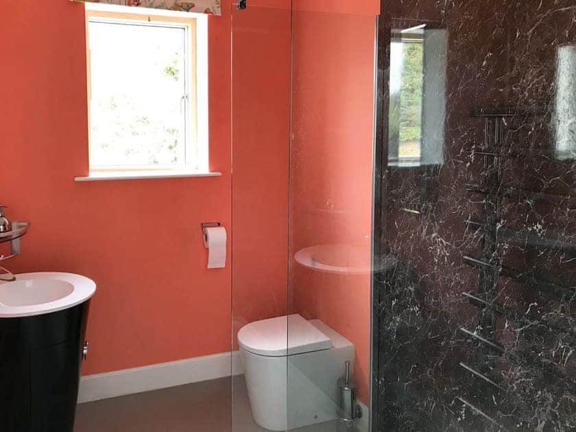 First floor shower room | Wester Auchleuchrie, Memus, near Kirriemuir