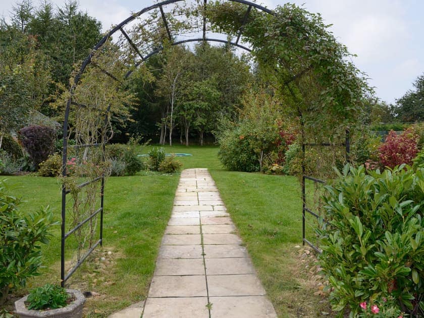 Garden | Grange Loft - Grange Holidays, Dundee