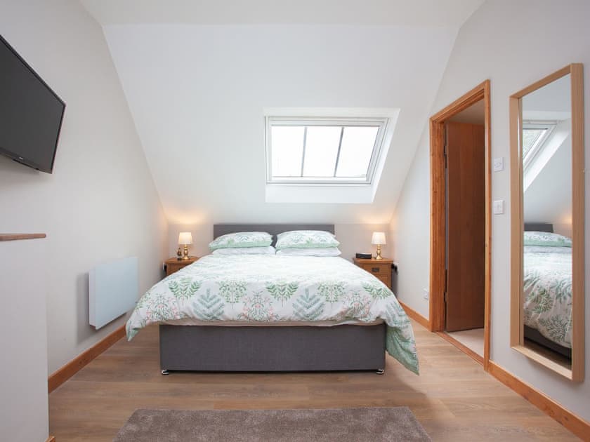 Double bedroom | Poppy Cottage - Manor Farm, Locking, near Weston-Super-Mare