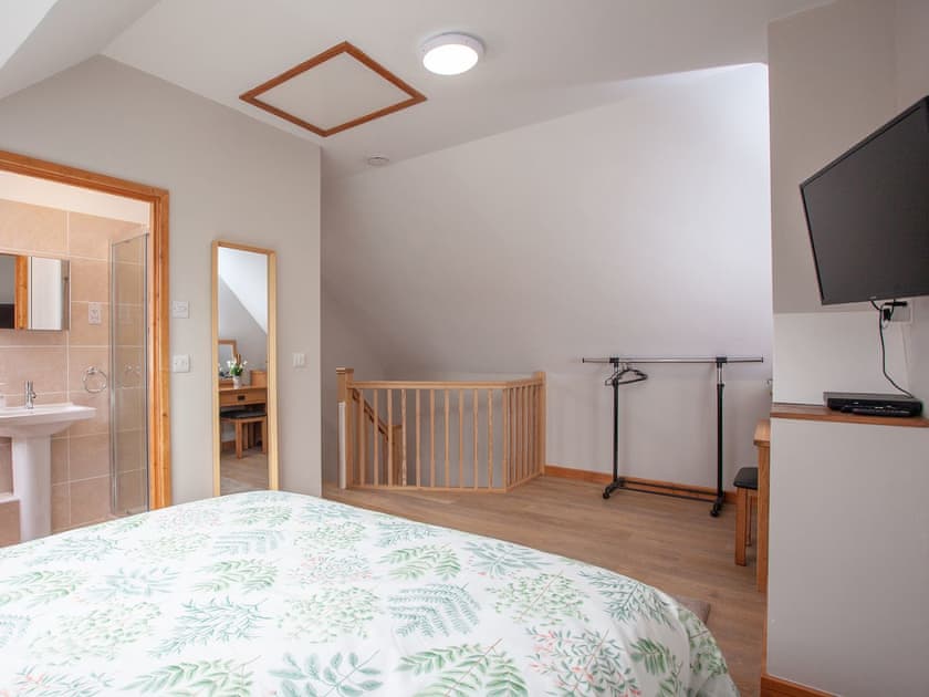 Double bedroom | Poppy Cottage - Manor Farm, Locking, near Weston-Super-Mare