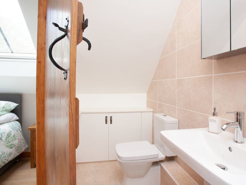 En-suite | Poppy Cottage - Manor Farm, Locking, near Weston-Super-Mare