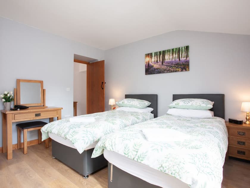 Twin bedroom | Poppy Cottage - Manor Farm, Locking, near Weston-Super-Mare