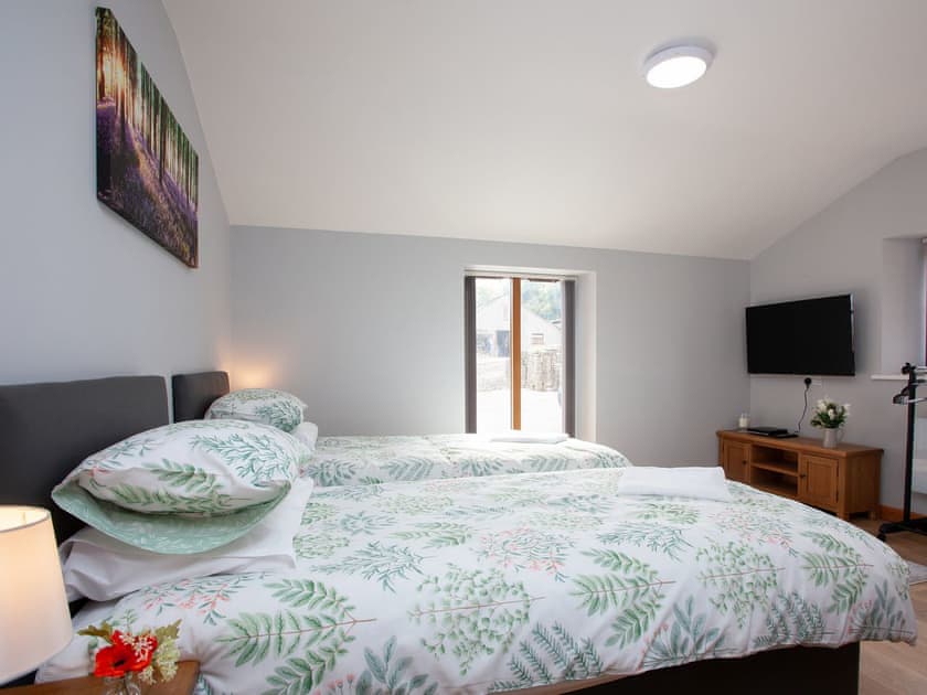 Twin bedroom | Poppy Cottage - Manor Farm, Locking, near Weston-Super-Mare
