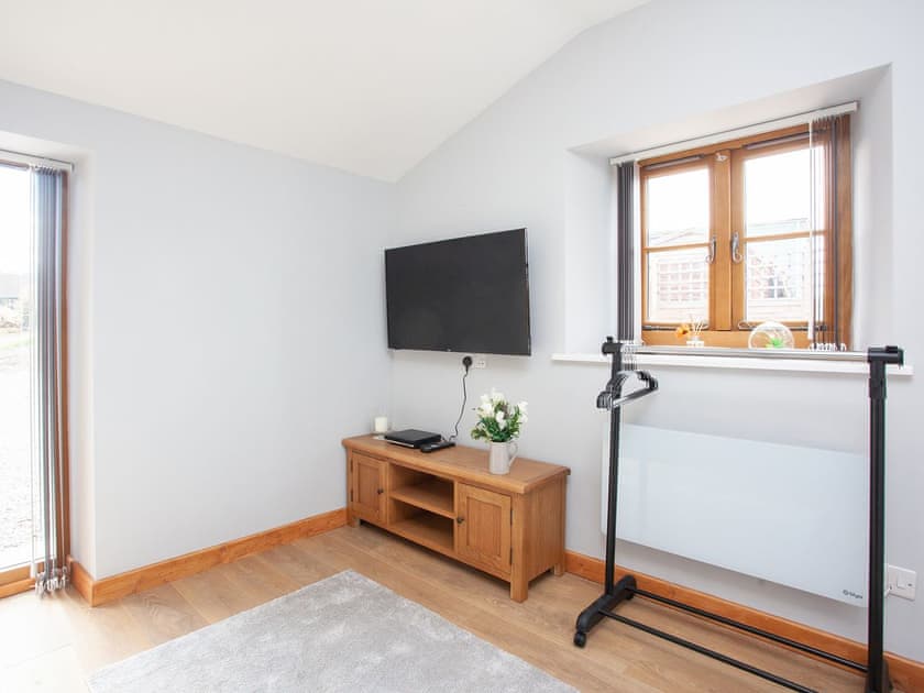 Twin bedroom | Poppy Cottage - Manor Farm, Locking, near Weston-Super-Mare