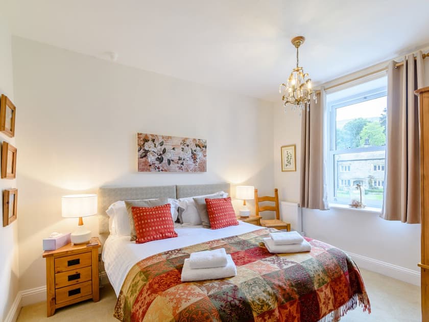 King size bedroom  | Temple House, West Burton