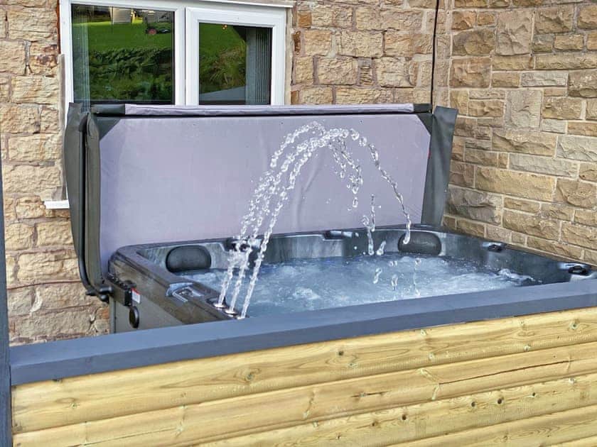 Relaxing hot tub | Boundary Cottage, Old Whittington, near Chesterfield