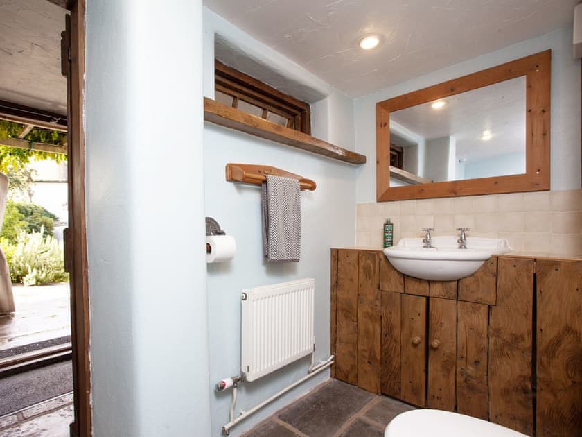 Ground floor toilet | Little Millhayes, Upexe, near Exeter