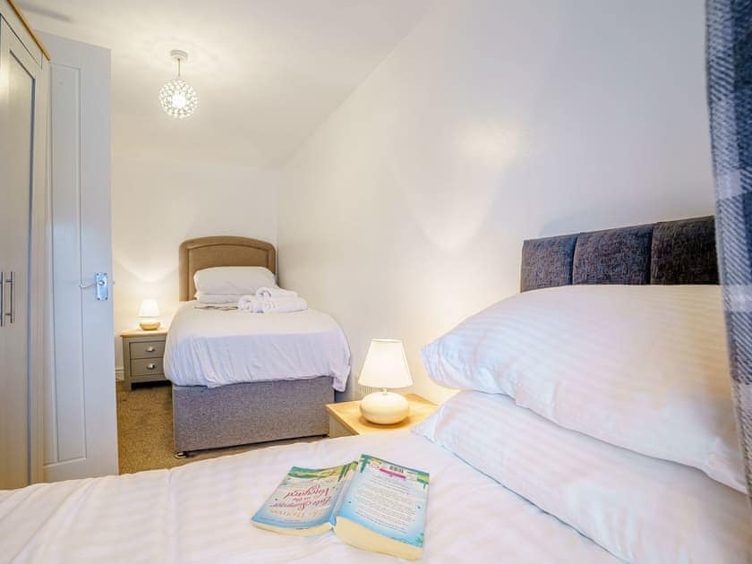 Twin bedroom | Fron Towyn Cottage, New Quay