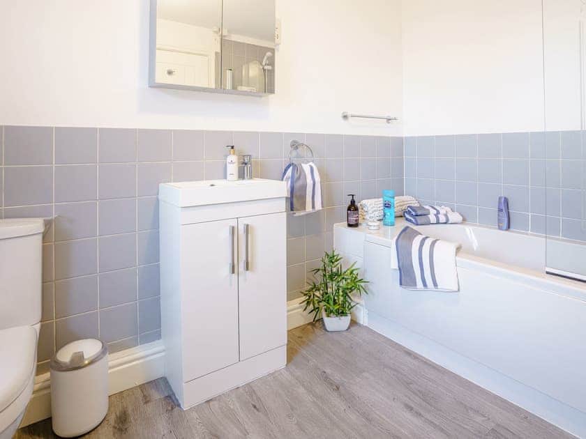 Bathroom | Fron Towyn Cottage, New Quay