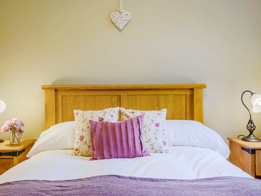 Double bedroom | Ysgubor - Rhyddallt Ganol Cottages, Caethro, near Caernarfon
