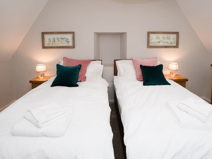 Twin bedroom | Well Cottage, Cottesmore, near Oakham