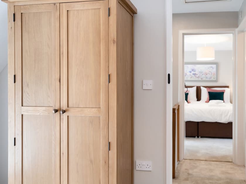Twin bedroom | Well Cottage, Cottesmore, near Oakham