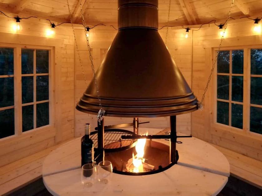 BBQ Hut | Rosie’s Cottage, Near Lochwinnoch