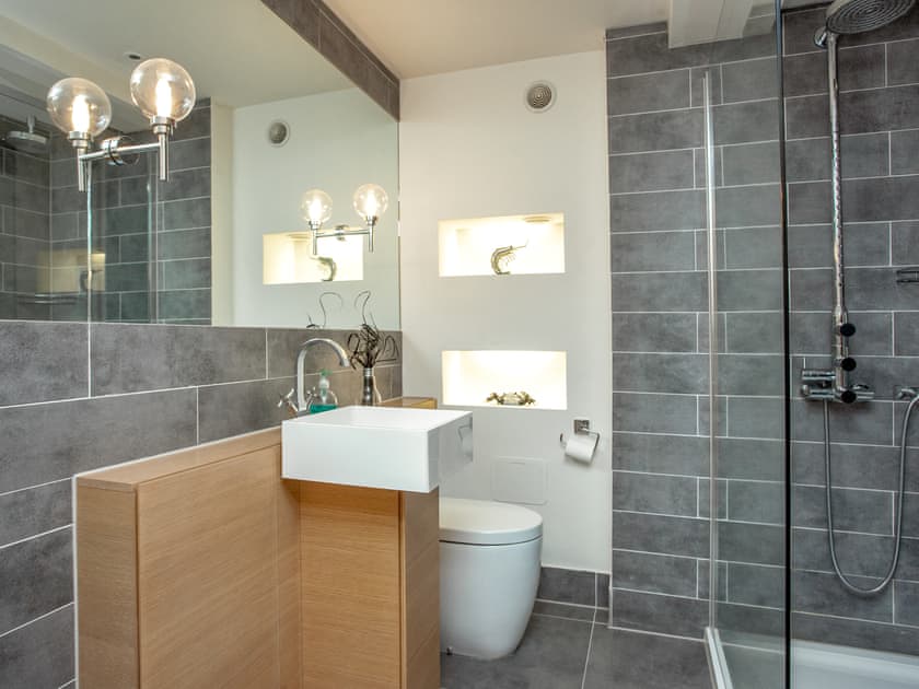 Shower room | 6 Queens Quay, Torquay