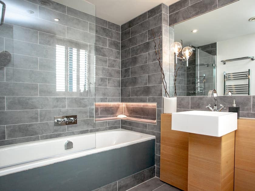Bathroom | 6 Queens Quay, Torquay