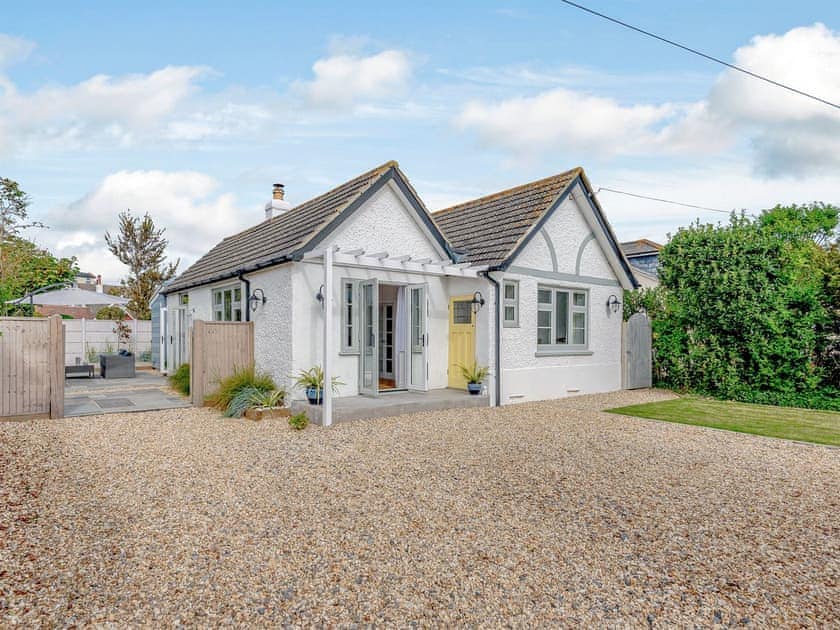 Delightful detached holiday home | Beach Holme, East Wittering