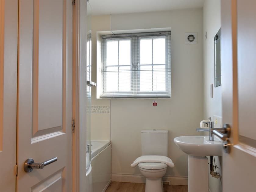 Bathroom | Perran Cottage, Filey