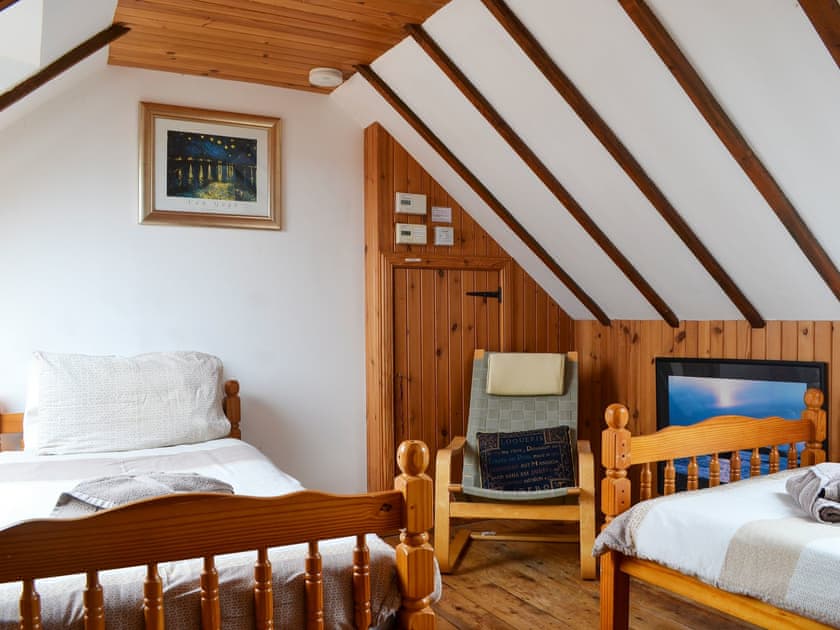 Twin bedroom | Sunrise Apartment, Lochmaddy