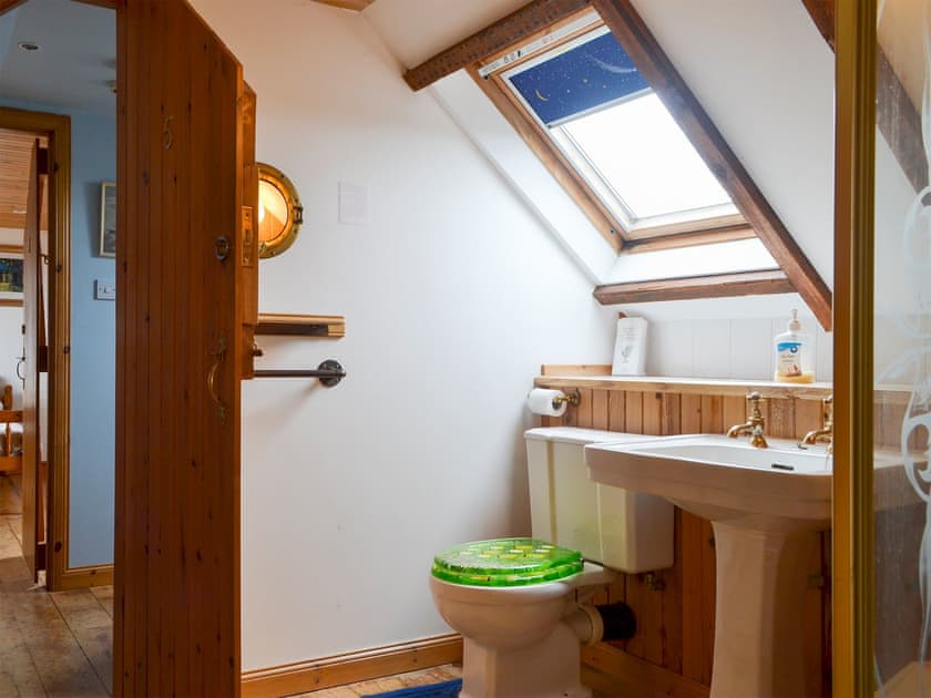 En-suite | Sunrise Apartment, Lochmaddy