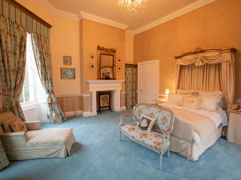 Double bedroom | Walcot Hall, Alkborough, near Scunthorpe