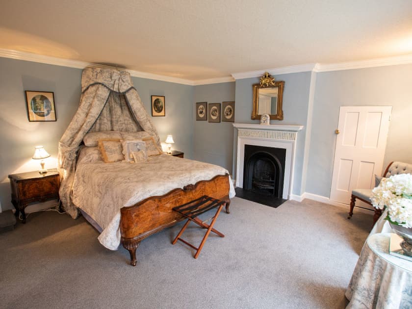 Double bedroom | Walcot Hall, Alkborough, near Scunthorpe