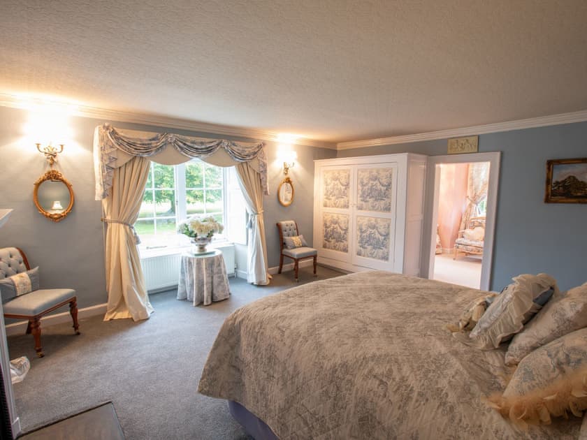 Double bedroom | Walcot Hall, Alkborough, near Scunthorpe