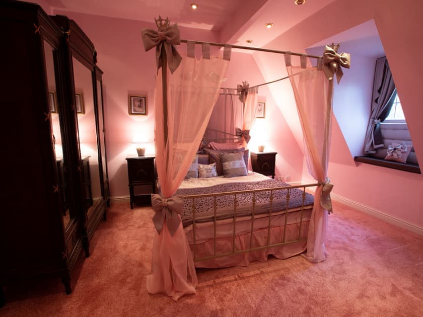 Double bedroom | Walcot Hall, Alkborough, near Scunthorpe