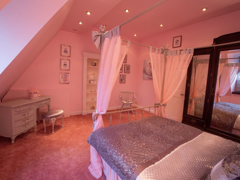 Double bedroom | Walcot Hall, Alkborough, near Scunthorpe