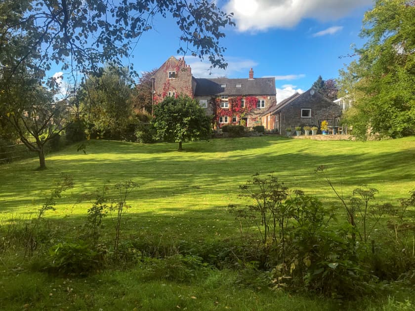 Garden and grounds | Milkmaids Cottage - Church Farm Cottages, Kniveton, near Ashbourne
