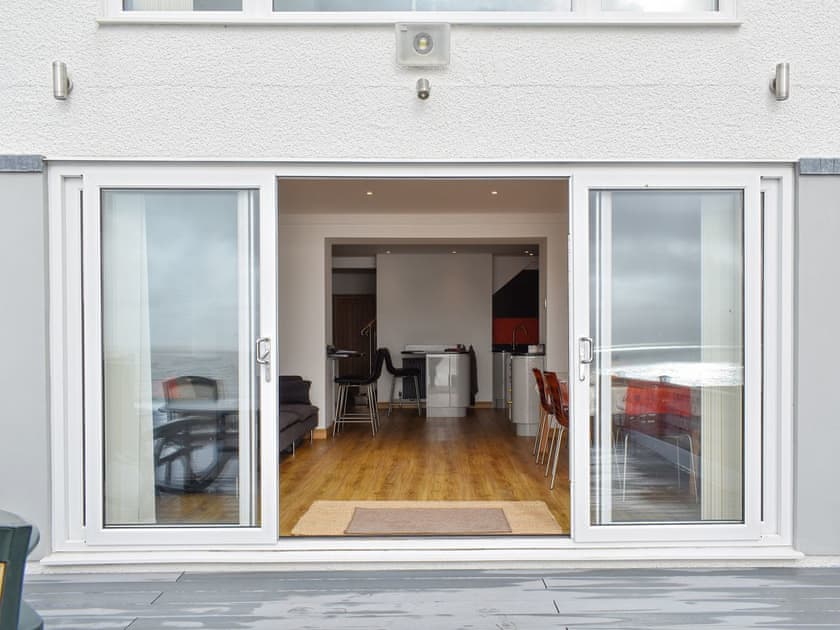 Exterior | Golwg y mor, Criccieth