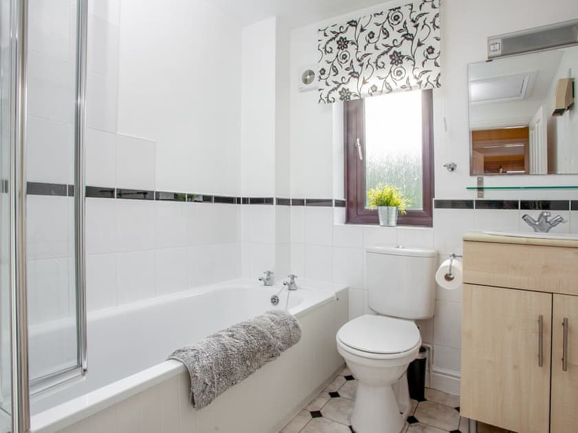 Bathroom | Ted ’n’ Betty’s, Buckfastleigh