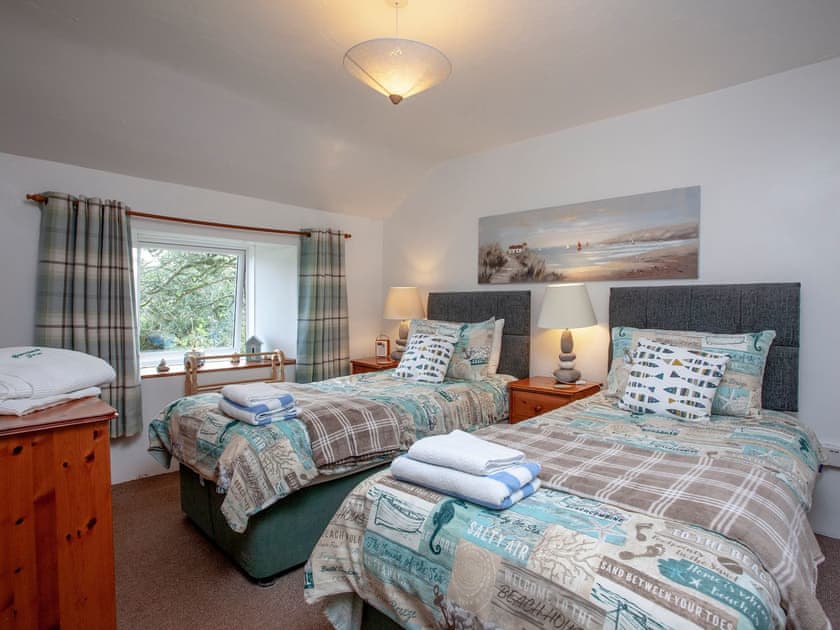 Twin bedroom | Greenbank Farm, Nanpean, near St Austell