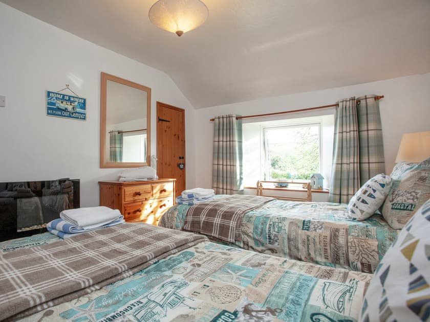 Twin bedroom | Greenbank Farm, Nanpean, near St Austell