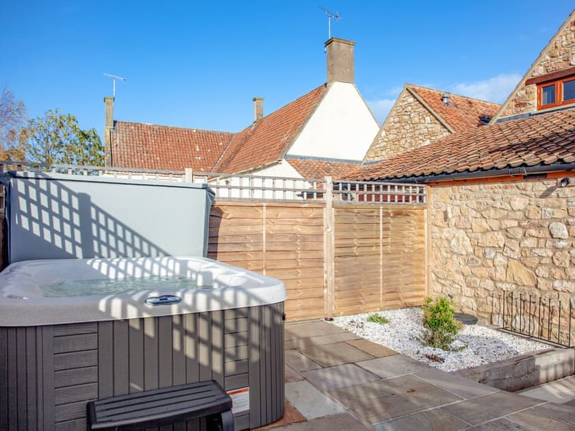 Hot tub | Poppy Cottage - Manor Farm, Locking, near Weston-Super-Mare