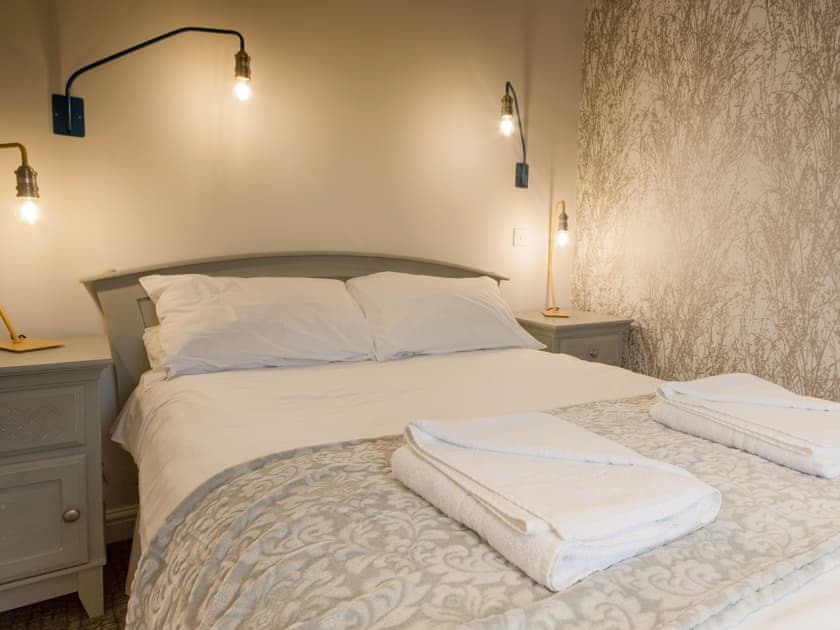 Double bedroom | Peveril Cottage - Darwin Lake, Darwin Lake, near Matlock
