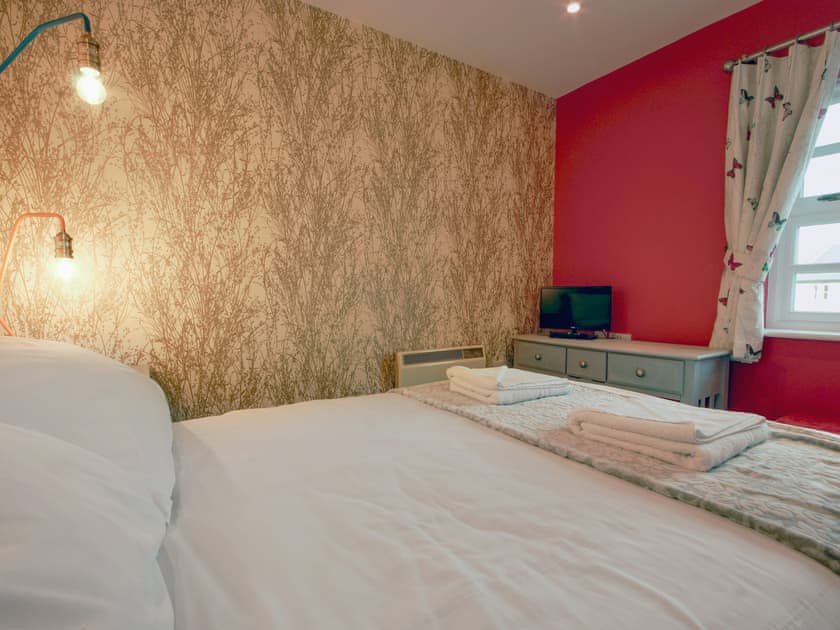 Double bedroom | Peveril Cottage - Darwin Lake, Darwin Lake, near Matlock