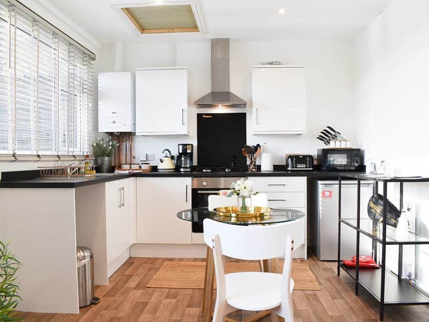 Kitchen/diner | Stillness Hut - Downwood, Near Blandford Forum