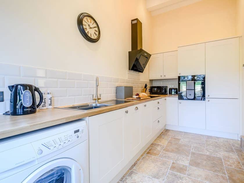 Kitchen | Priors Lodge Barns - Pipistrelle - Priors Lodge Barns , Bream, near Lydney