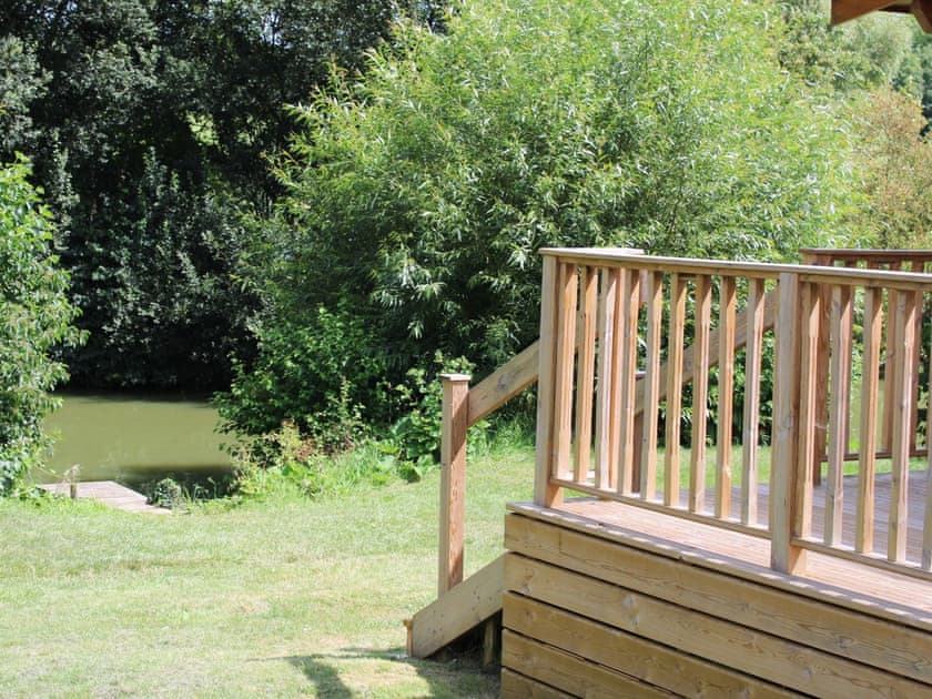 Garden and grounds | Willow - Viaduct Fisheries, Somerton