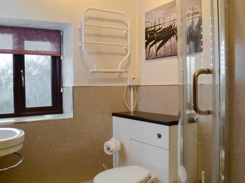 Shower room | Printers Cottage, Ambleside
