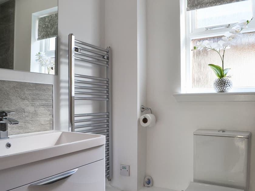 Shower room | Uaine Cottage, Aviemore