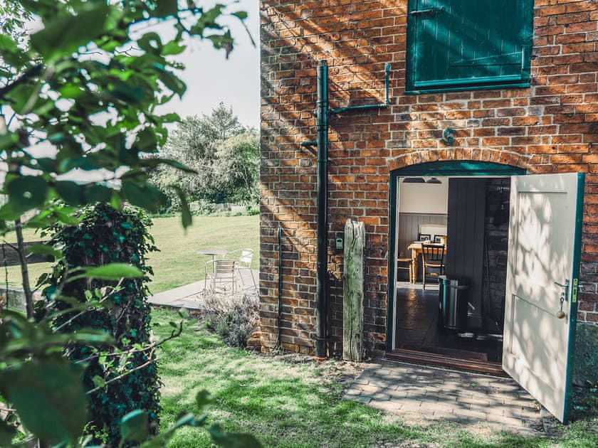 Exterior | Southfield Cottage - Southfield Cottages, Braunston, near Daventry
