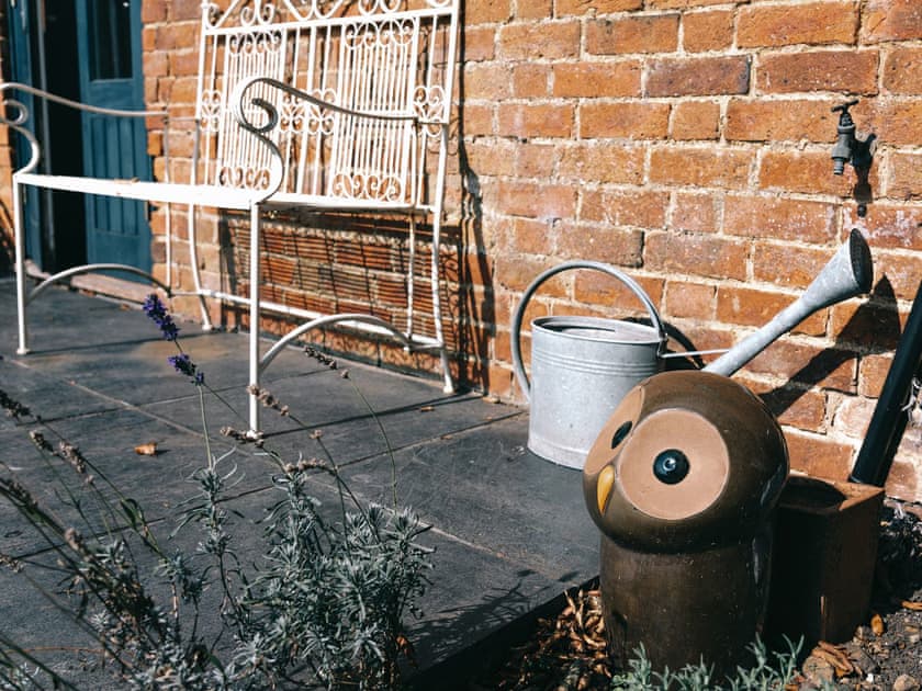 Sitting-out-area | Southfield Cottage - Southfield Cottages, Braunston, near Daventry