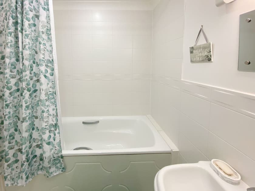 Bathroom | Westside Apartment 2, Basingstoke