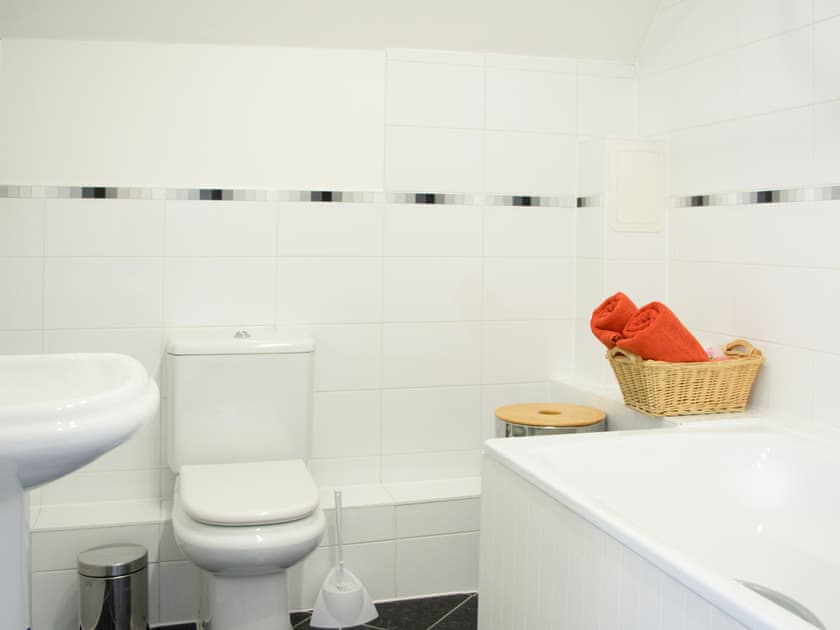 Bathroom | Westside Apartment 3, Basingstoke