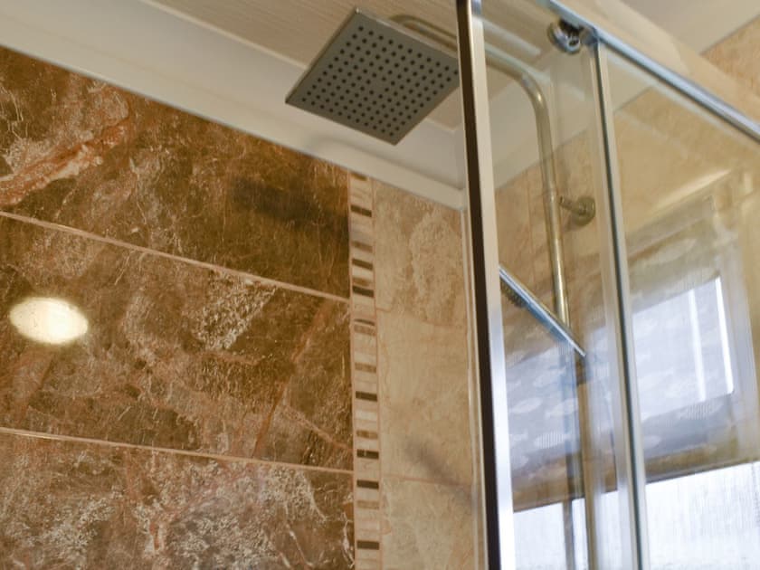 En-suite | Eryl Mor Lodge, Amlwch